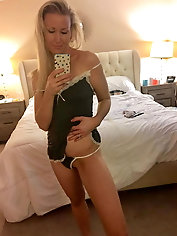 Mormon housewife shows all of her gorgeous blonde body