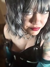 Tina Snua selfies a continuation of the series dedicated to fun