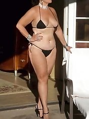 Attractive older mademoiselle seems fuckable